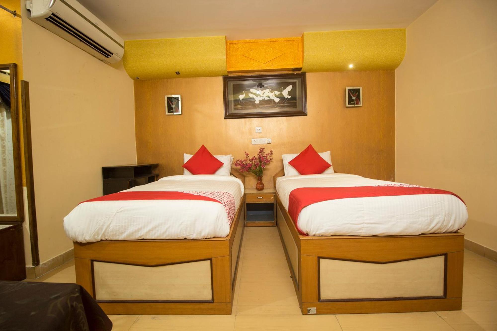 Hotel O Golden Moments Siliguri Exterior photo